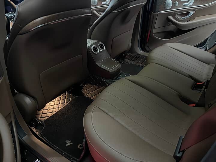 Фото 5 - Mercedes-Benz E-Class