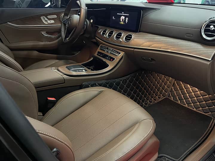 Фото 6 - Mercedes-Benz E-Class