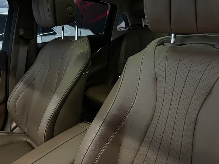 Фото 7 - Mercedes-Benz E-Class