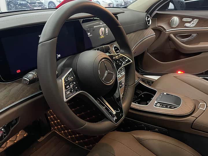 Фото 9 - Mercedes-Benz E-Class