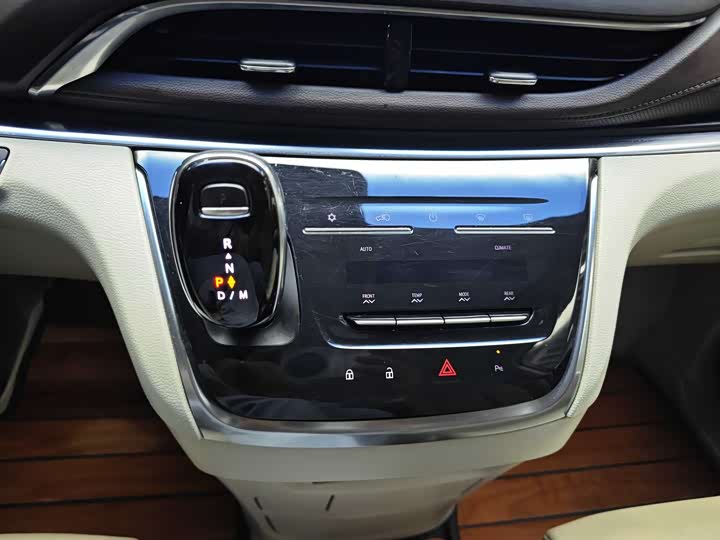 Фото 5 - Buick GL8 ES