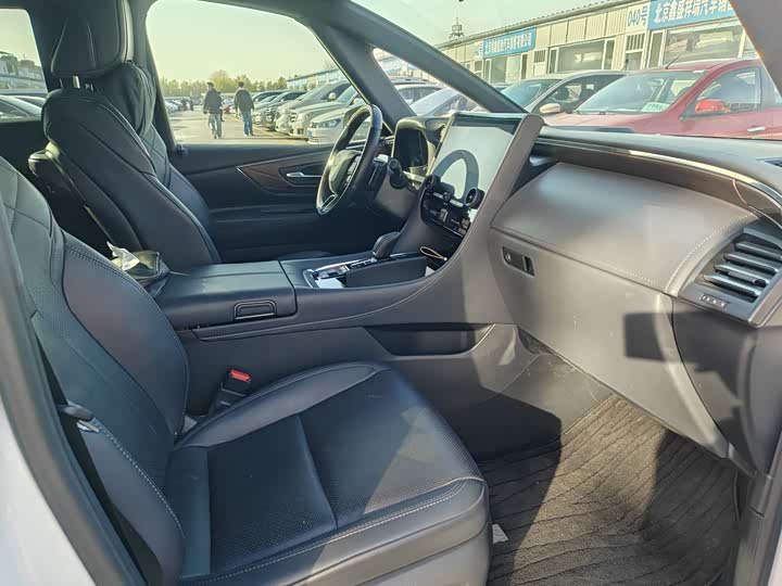 Фото 10 - Toyota Alphard