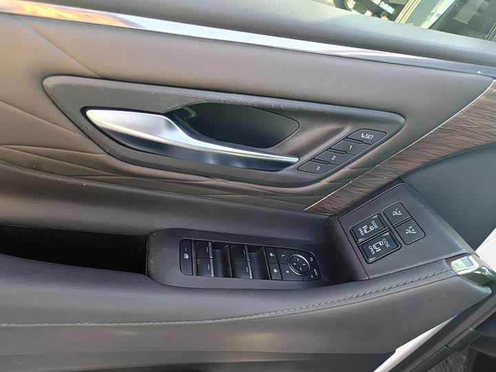 Фото 11 - Toyota Alphard