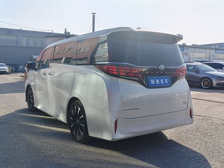 Фото 20 - Toyota Alphard