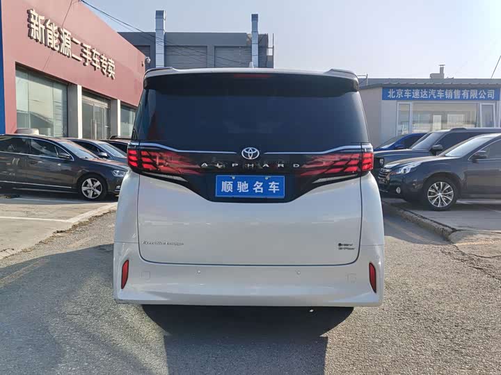 Фото 21 - Toyota Alphard