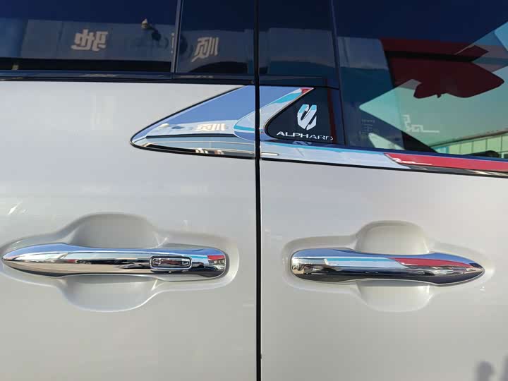 Фото 23 - Toyota Alphard