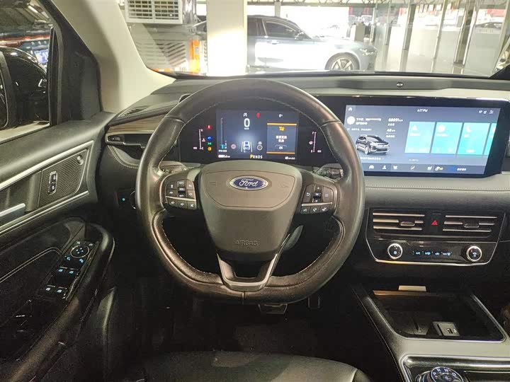 Фото 11 - Ford Edge