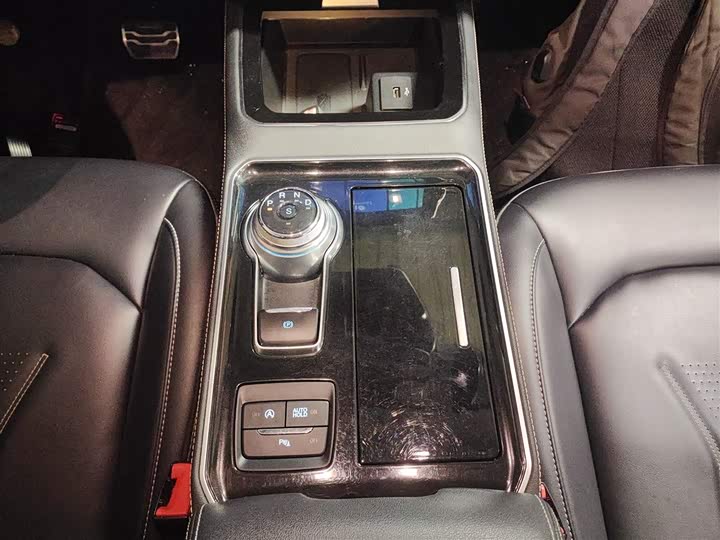 Фото 14 - Ford Edge