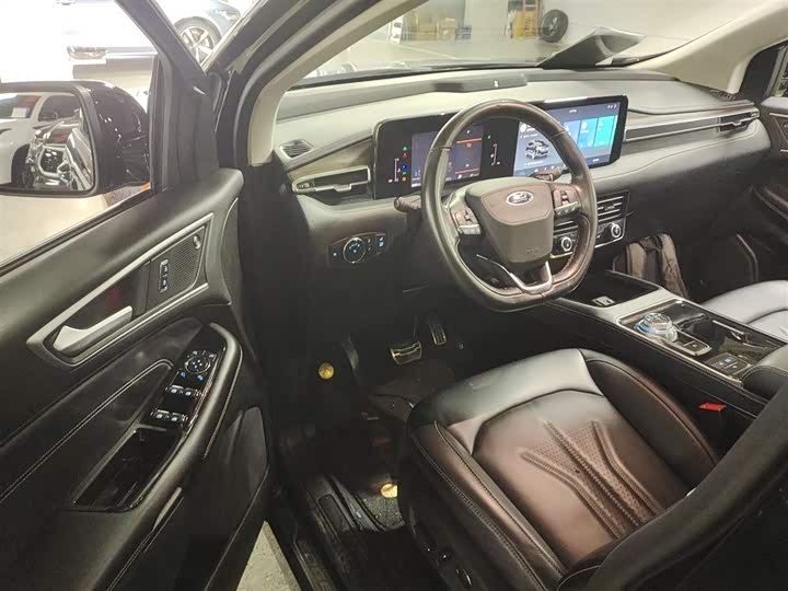 Фото 16 - Ford Edge