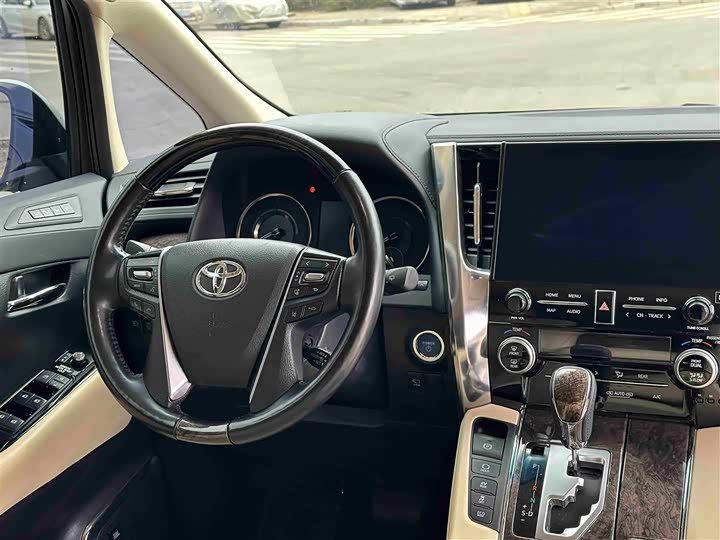 Фото 12 - Toyota Alphard