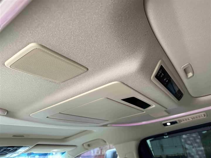 Фото 17 - Toyota Alphard