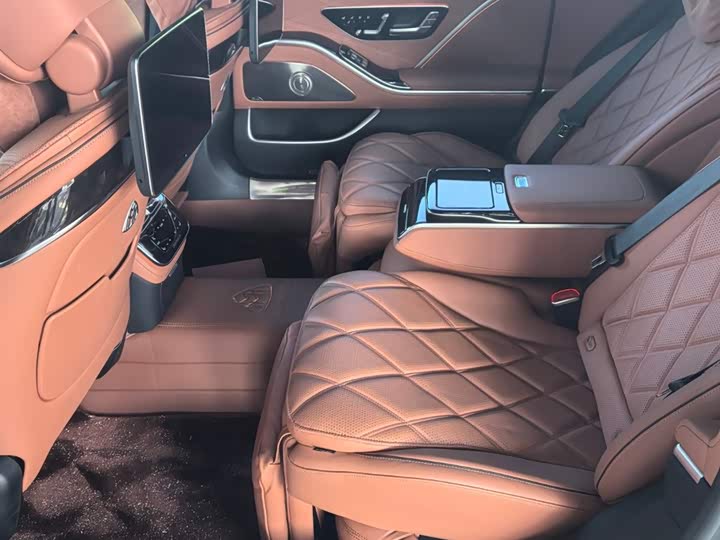 Фото 9 - Mercedes-Benz Maybach S-Class