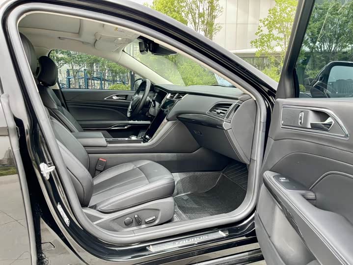 Фото 10 - Ford Taurus