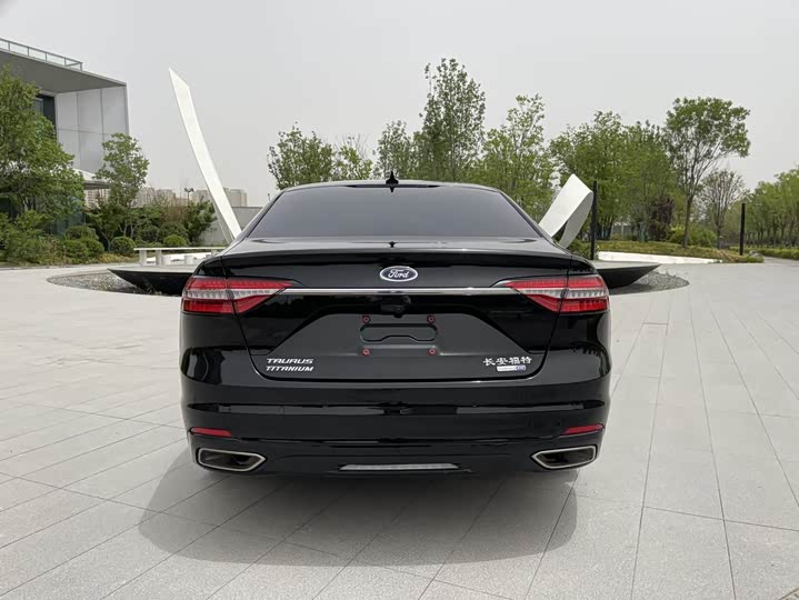 Фото 18 - Ford Taurus