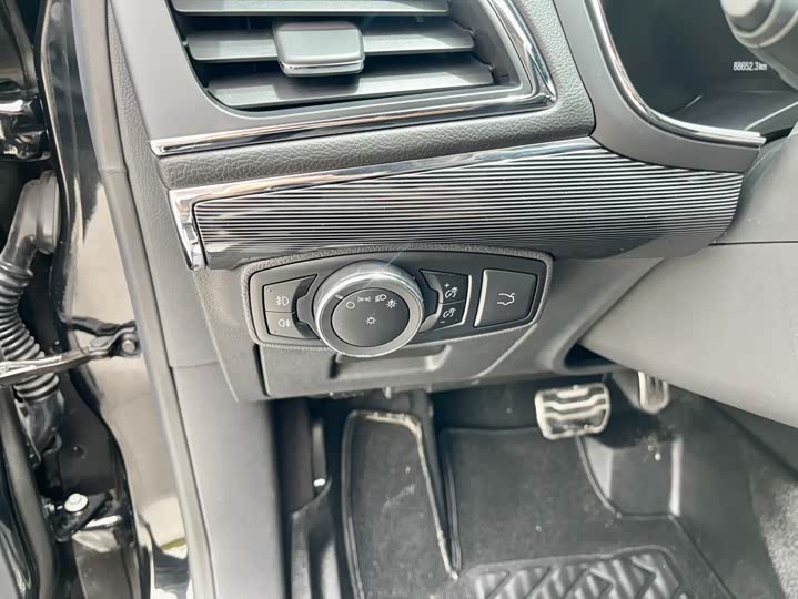 Фото 8 - Ford Taurus