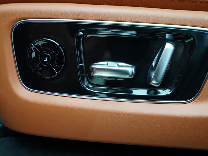 Фото 15 - LiXiang L8