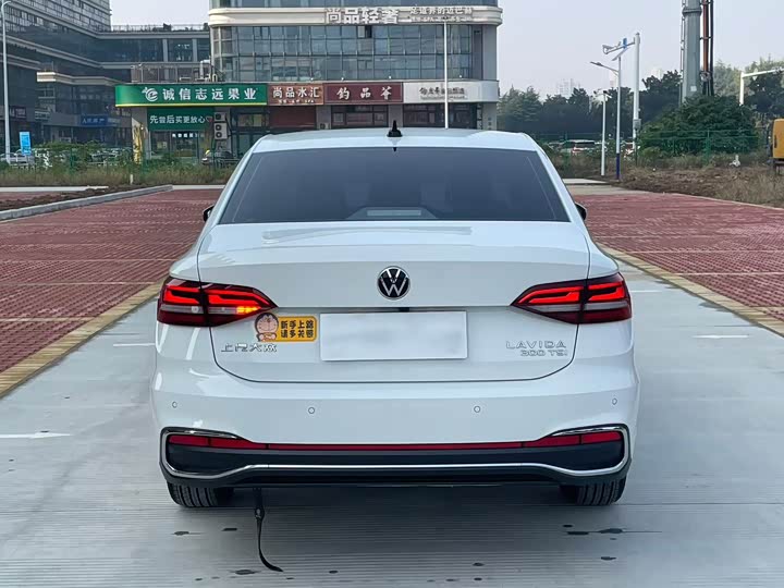 Фото 8 - Volkswagen Lavida