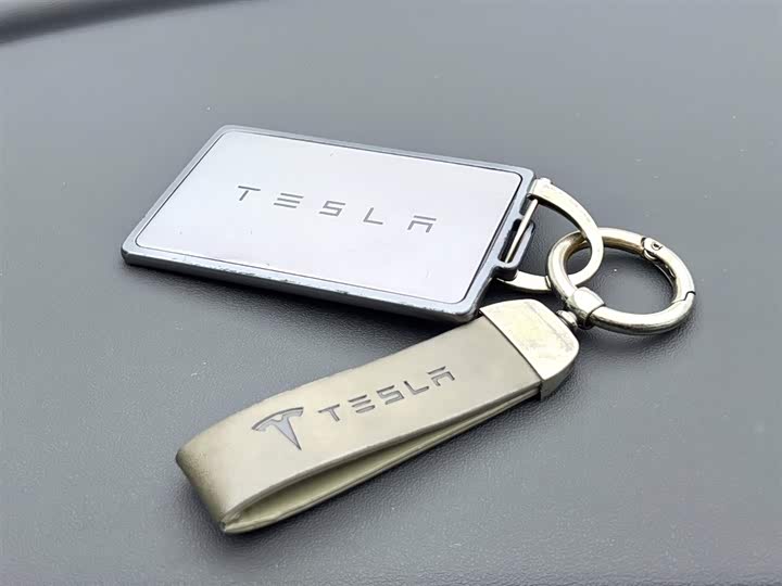 Фото 21 - Tesla Model Y