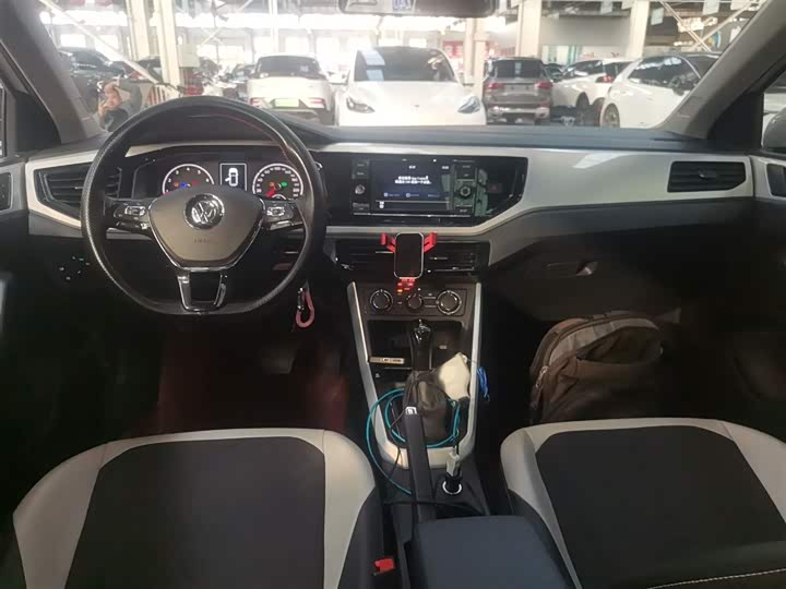 Фото 10 - Volkswagen Polo