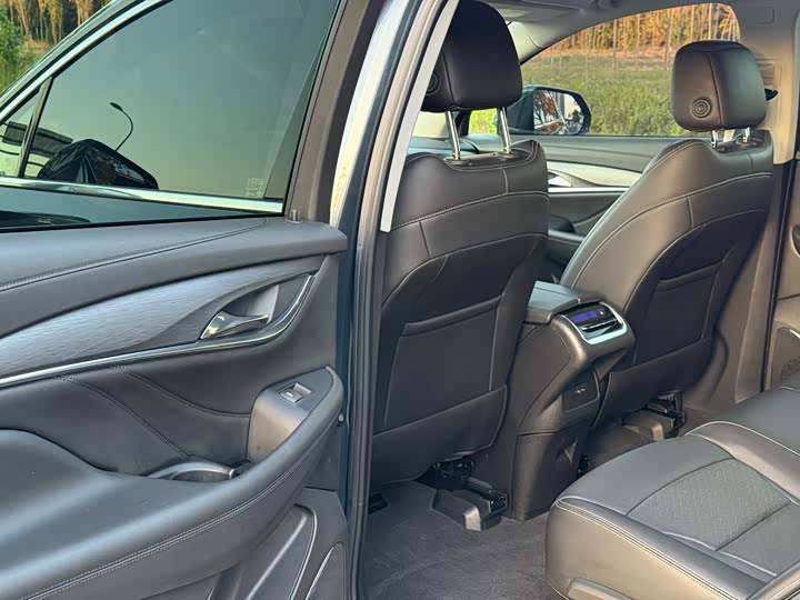 Фото 10 - Buick Enclave