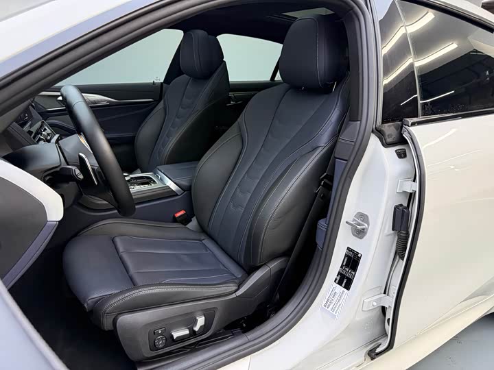 Фото 10 - BMW 8 Series