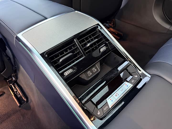 Фото 15 - BMW 8 Series