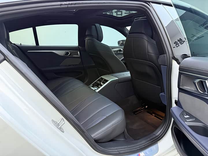 Фото 16 - BMW 8 Series