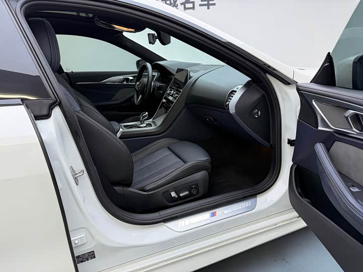 Фото 17 - BMW 8 Series