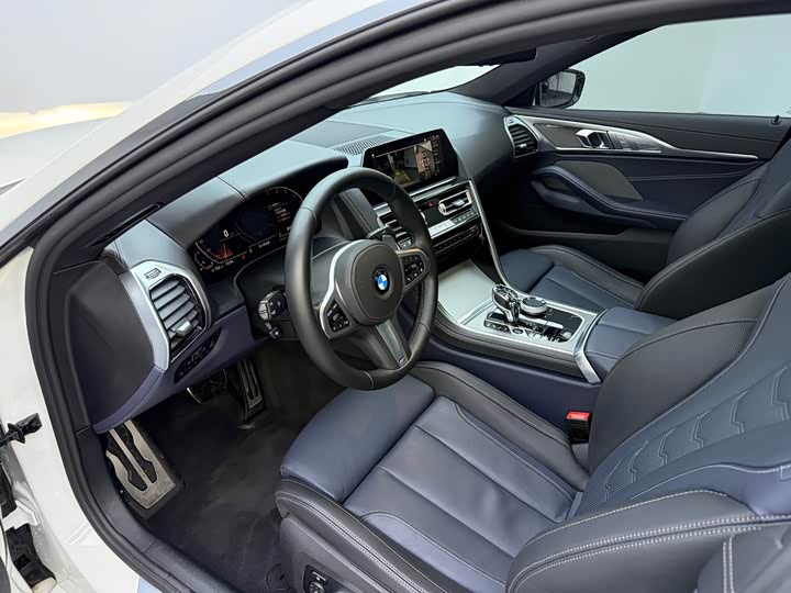 Фото 9 - BMW 8 Series