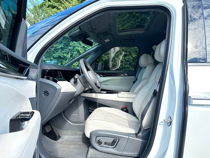 Фото 7 - Zeekr 009