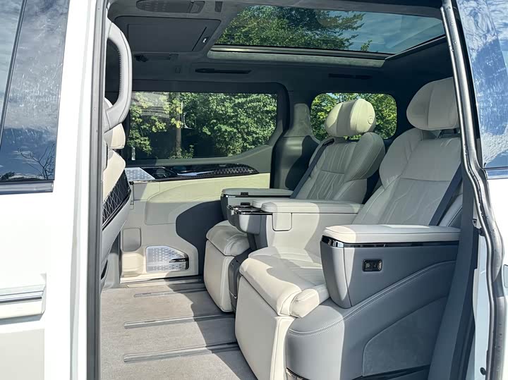 Фото 9 - Zeekr 009