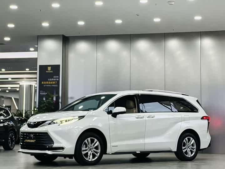 Фото 1 - Toyota Sienna