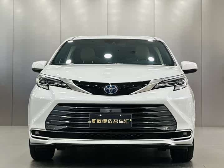 Фото 10 - Toyota Sienna