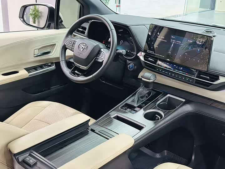 Фото 18 - Toyota Sienna