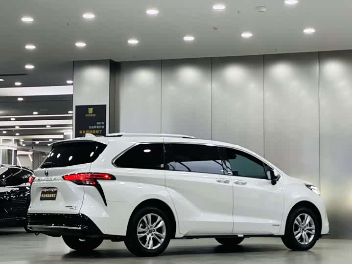 Фото 5 - Toyota Sienna