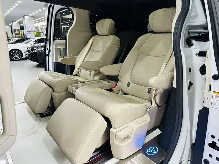 Фото 7 - Toyota Sienna