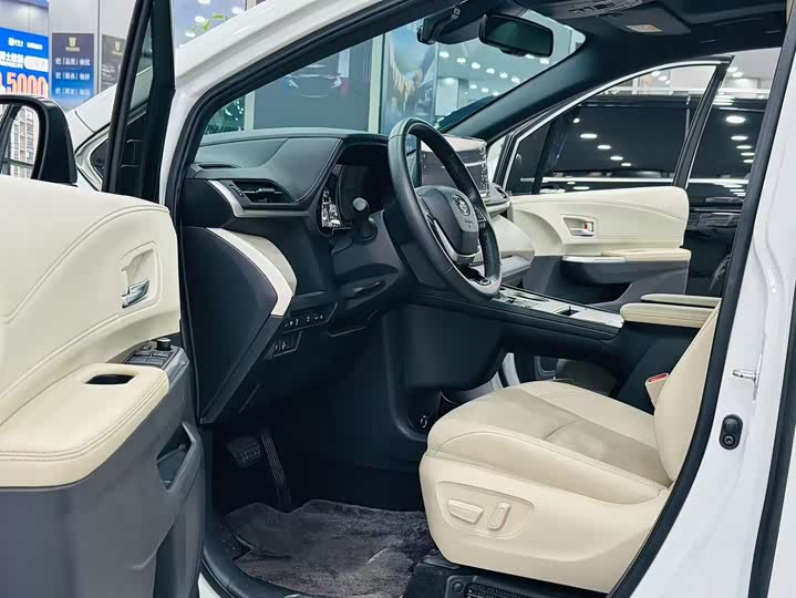 Фото 8 - Toyota Sienna