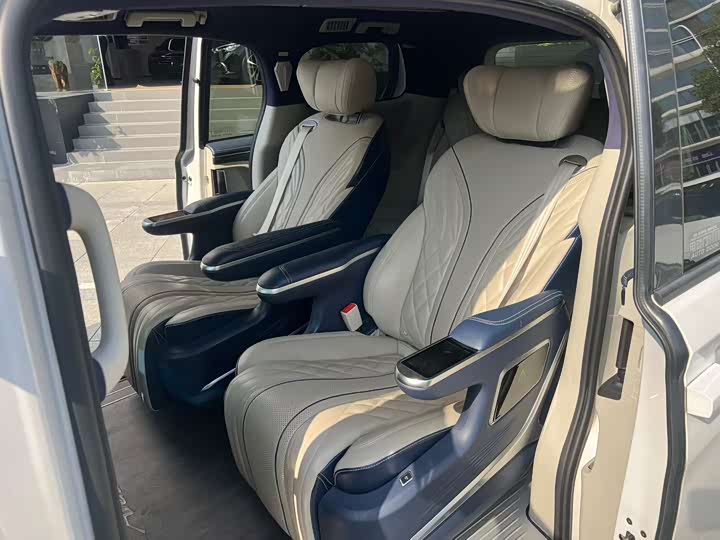 Фото 4 - Buick GL8 ES