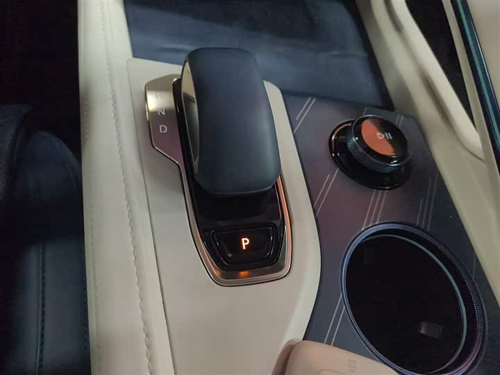 Фото 14 - Zeekr 001