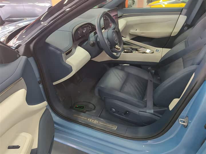 Фото 15 - Zeekr 001