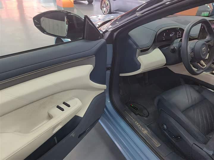 Фото 16 - Zeekr 001