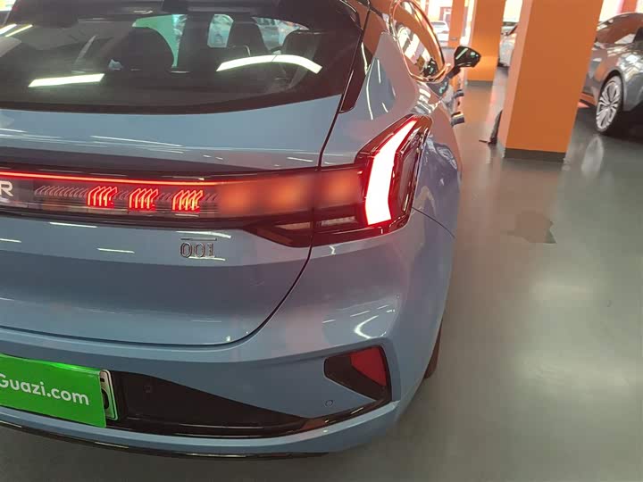 Фото 8 - Zeekr 001