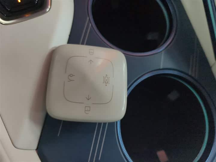 Фото 9 - Zeekr 001