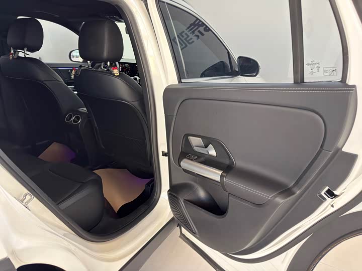 Фото 13 - Mercedes-Benz GLA-Class