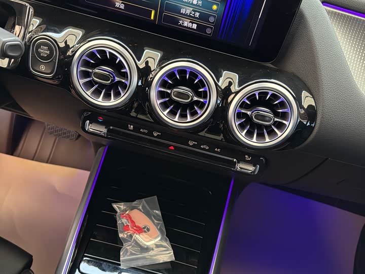 Фото 16 - Mercedes-Benz GLA-Class