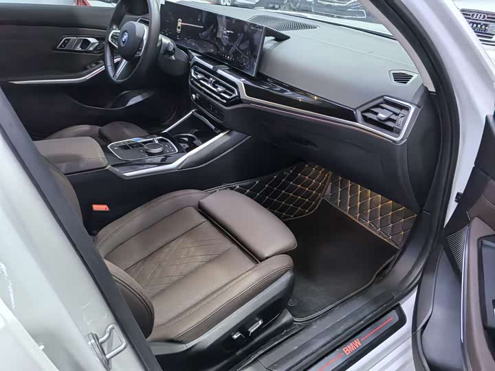 Фото 13 - BMW i3