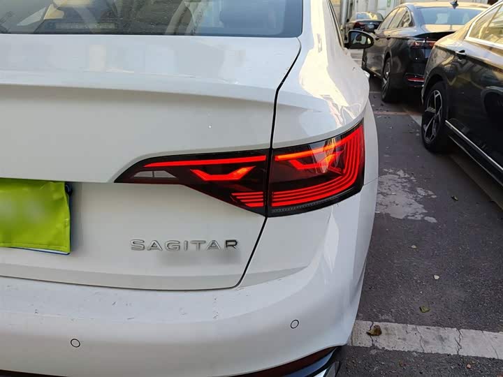 Фото 8 - Volkswagen Sagitar L