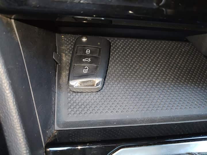 Фото 9 - Volkswagen Sagitar L