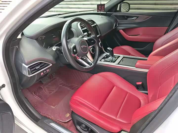 Фото 7 - Jaguar XE L