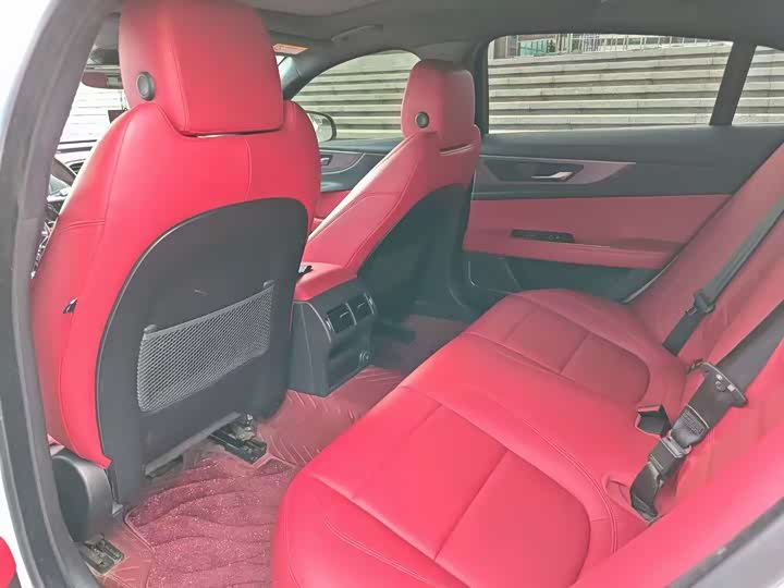 Фото 8 - Jaguar XE L